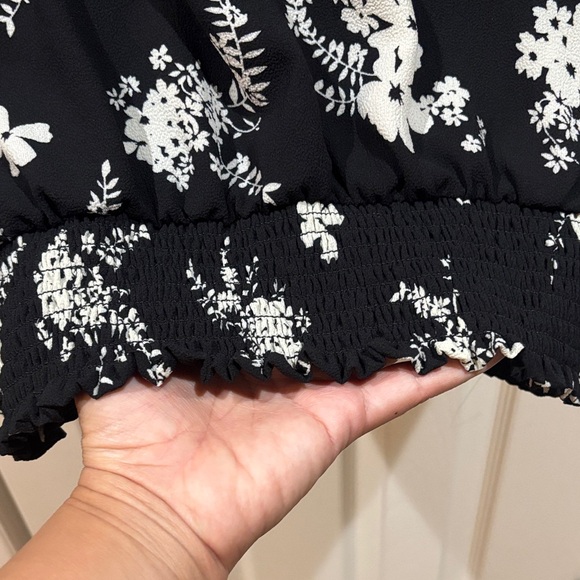 Michael Kors Floral Black and White Women's Top - Picture 3 of 4